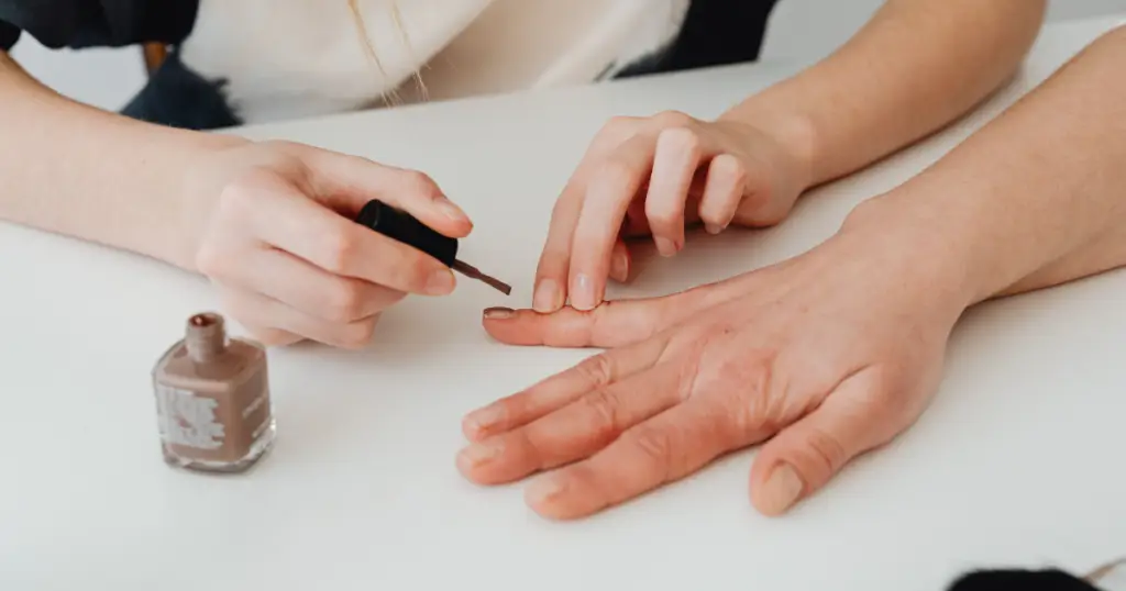 how to dip nails at home