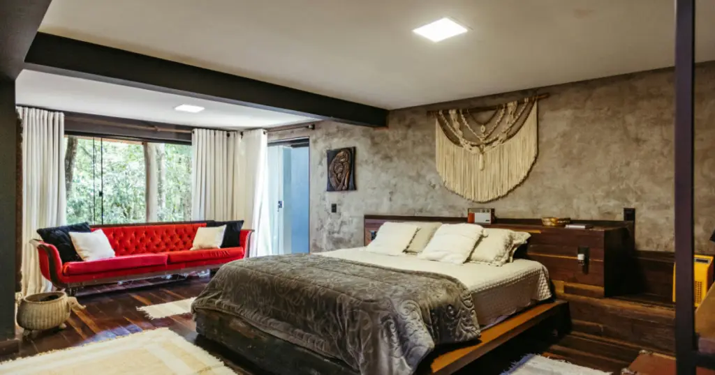 Do you have to clean an Airbnb before you leave
